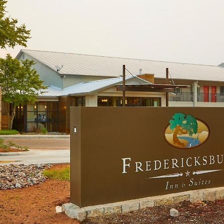 Fredericksburg Inn And Suites Екстер'єр фото