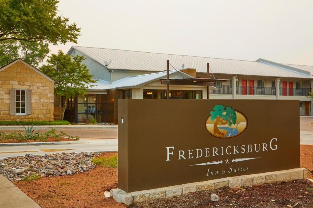 Fredericksburg Inn And Suites Екстер'єр фото