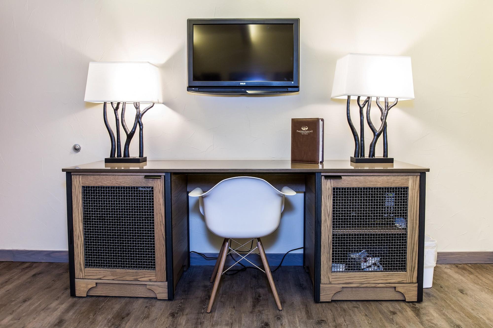Fredericksburg Inn And Suites Екстер'єр фото