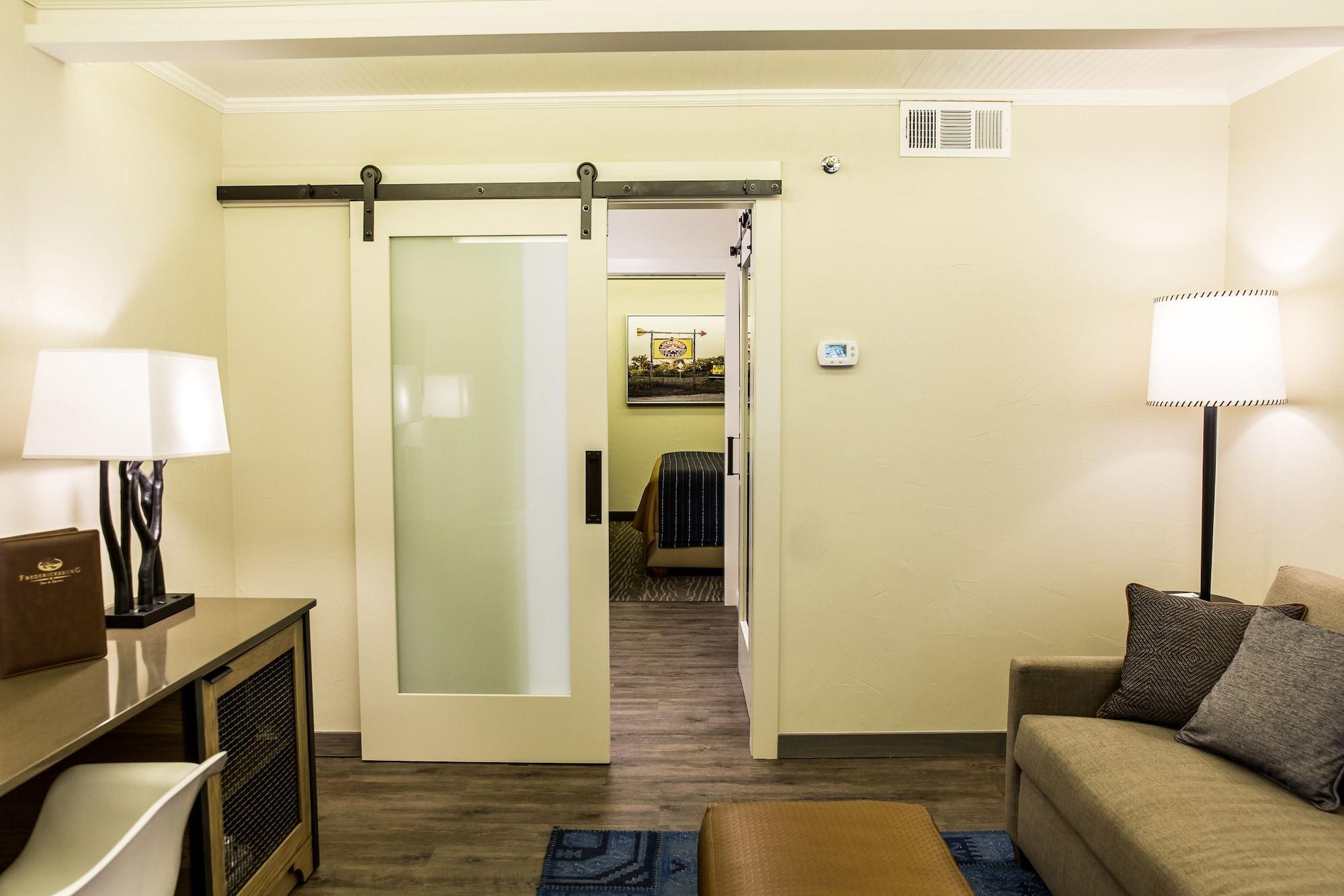 Fredericksburg Inn And Suites Екстер'єр фото