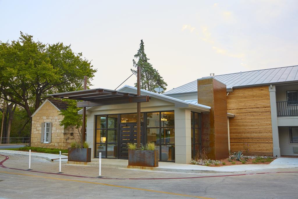 Fredericksburg Inn And Suites Екстер'єр фото