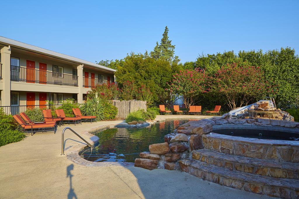 Fredericksburg Inn And Suites Екстер'єр фото